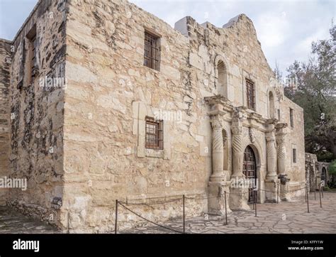 Alamo mission hi-res stock photography and images - Alamy