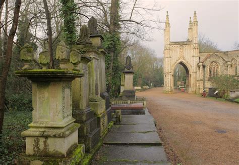 In Photos: The Monuments And Views Of Nunhead Cemetery | Londonist