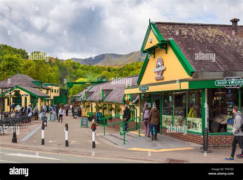 Railway station north wales united hi-res stock photography and images ...