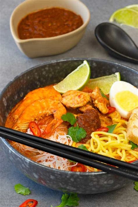 Red Curry Laksa Noodle Soup - El Mundo Eats