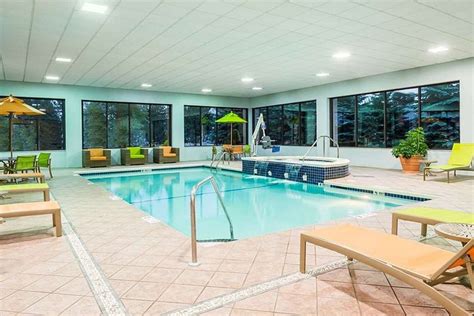 Hampton Inn Buffalo-Airport/Galleria Mall Pool Pictures & Reviews ...