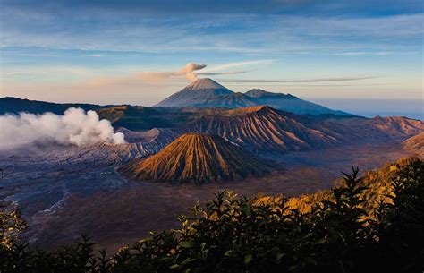 Smoking volcanoes in Indonesia and more images from around the world | Pocketmags.com