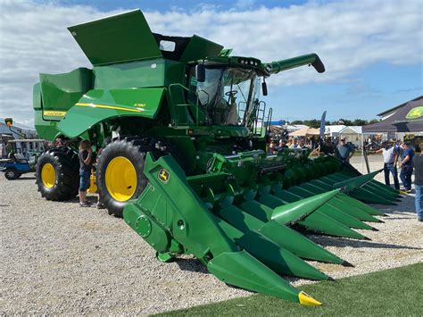 How Does A Combine Harvester Work? | Equipment Radar