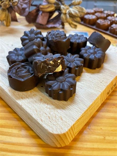 Almond Dark Chocolate | Foodtalk