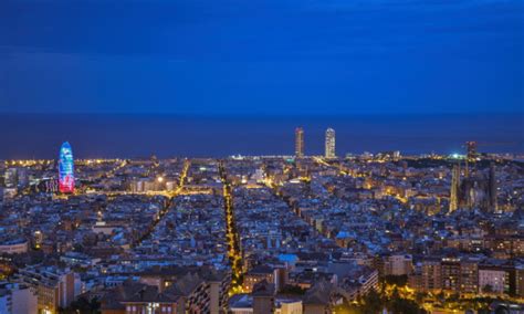 Night lights in Barcelona blurred – free photo on Barnimages