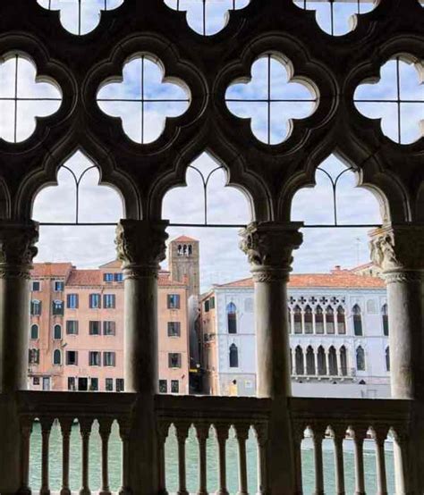 A Guide to Venetian Gothic Churches and Palazzos - Lions in the Piazza