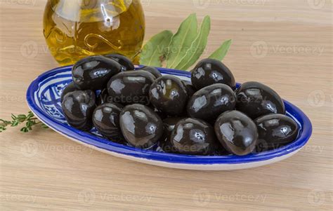 Cooked black olives 10934349 Stock Photo at Vecteezy