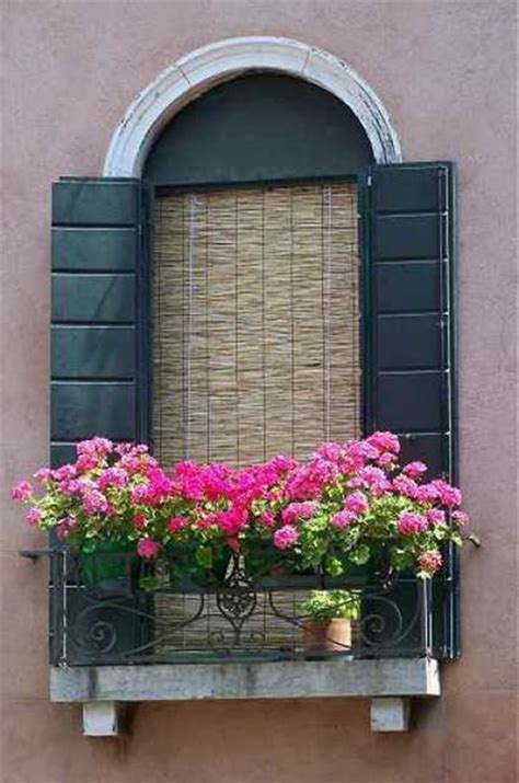 Flowery Balcony Ideas with Colorful Blossom