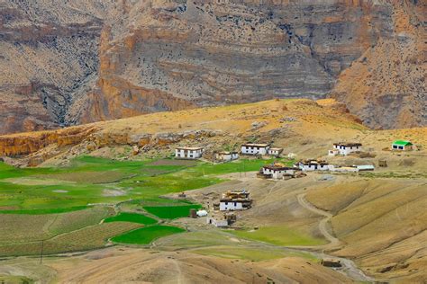 Houses on a Mountain Valley · Free Stock Photo