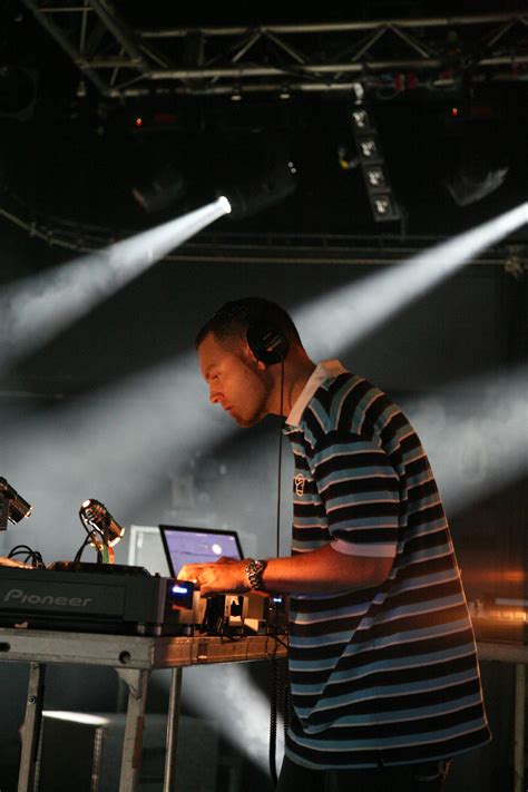 File:DJ Shadow.jpg - Wikimedia Commons