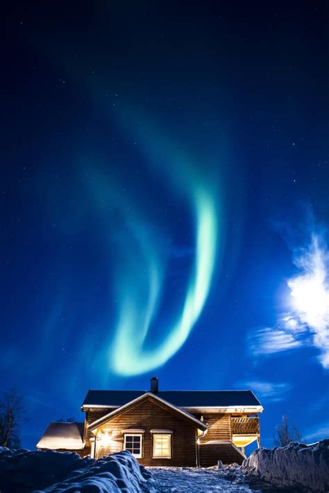 Aurora borealis above a cabin in Skaidi, Norway | Wanderlust Pic