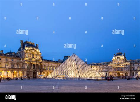 Louvre museum entrance hi-res stock photography and images - Alamy