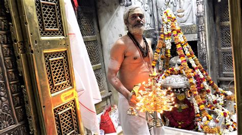 Shayan Aarti at Kashi Vishwanath - India Briefings