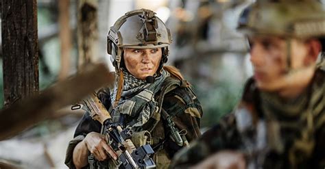 This Woman Is Training to Become the First Female Navy SEAL Ever