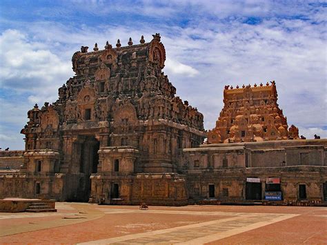 Brihadeswara Temple, Tanjavur – Great Living Chola Temples