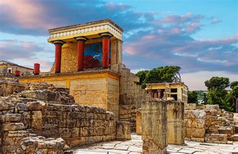 The Magnificent Palace of Knossos in Crete Was Stronghold of the ...