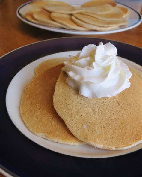 Nummy Kitchen: Finnish Pancakes with Cranberry Sauce