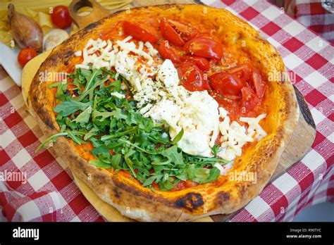 Italian flag pizza hi-res stock photography and images - Alamy