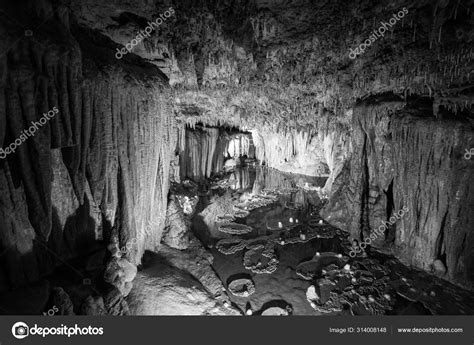 Onondaga Cave Formations — Stock Photo © greenheronphoto #314008148