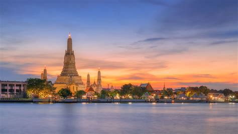 Wat Arun | Sunset view of Wat Arun (Temple) across Chao Phra… | Flickr