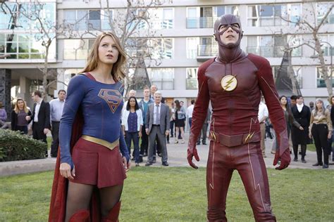 Who's singing in 'The Flash'-'Supergirl' musical crossover?