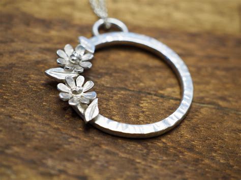 Silver daisy pendant | Sterling silver flower necklace | Handmade silver jewellery | Gift for her