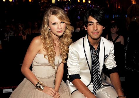 Taylor Swift's Dating History: Timeline of Famous Exes, Boyfriends | Us ...