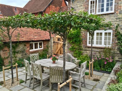 How to Make the Most of Your Courtyard Garden | Houzz UK