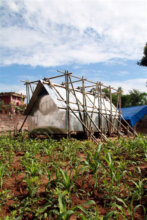 Temporary Shelter in Nepal / Charles Lai + Takehiko Suzuki | ArchDaily