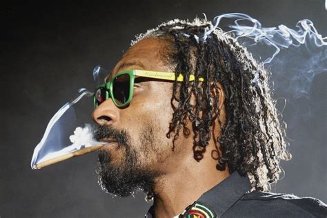 Snoop Dogg Smoking Wallpapers - Top Free Snoop Dogg Smoking Backgrounds - WallpaperAccess