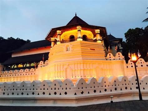 Temple of the Tooth Relic, Kandy, Sri Lanka - most sacred place of Buddhists : r/srilanka