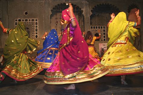 Ghoomar: A Traditional Bhil Tribe Folk Dance | Utsavpedia