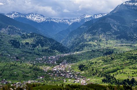 Small town of Borsa in Maramures, Romania : r/europe