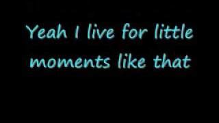 Little Moments Chords (Like That) -- Brad Paisley *LYRICS* - ChordU