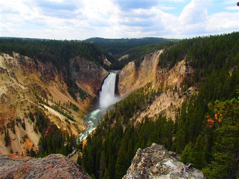 Grand Canyon of the Yellowstone, Yellowstone National Park. [3968x2976] : r/EarthPorn