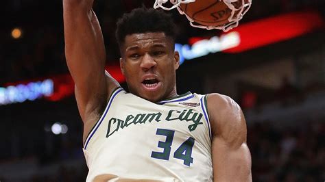 Giannis Antetokounmpo returns from injury to lead Bucks to easy win ...