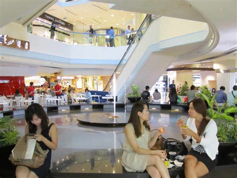 5 Reasons Why Malls Rule Singapore - GoMad Nomad