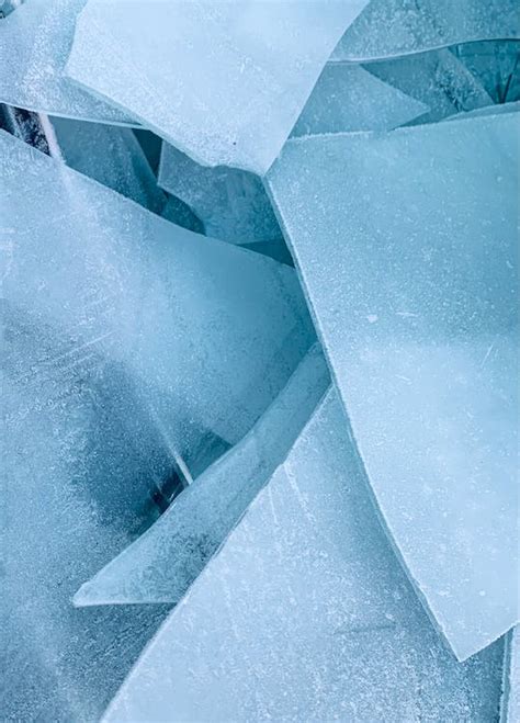 Broken Pieces of Ice · Free Stock Photo