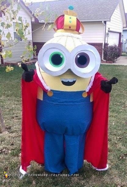 Amazing DIY King Bob Minion Costume