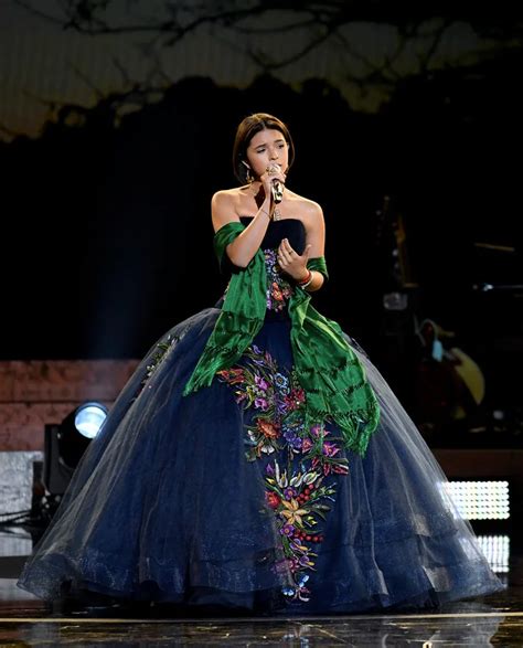 Ángela Aguilar presumió un hermoso vestido regional y dejó en claro su ...