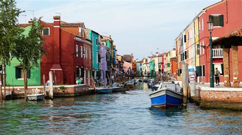 Murano glassblowing & Burano lace-making private boat tour in Venice | musement