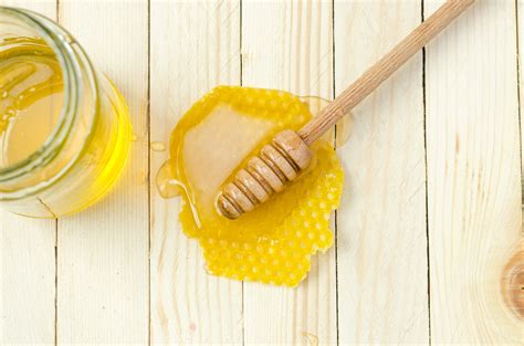 Keep your Skin Hydrated with a Honey Face Mask!