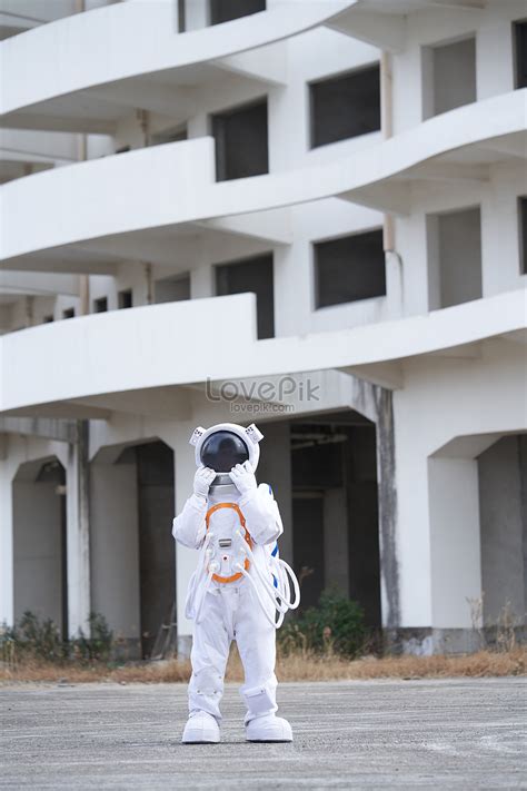 Man In Space Suit Picture And HD Photos | Free Download On Lovepik