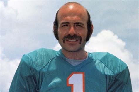 Garo Yepremian, Former NFL Kicker, Dies at Age 70 | Nfl kickers, Miami dolphins logo, Dolphins ...