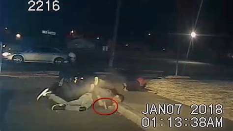 Graphic video shows suspect firing on Arkansas police before fatal shooting — RT USA News