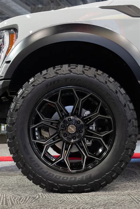 FORD RAPTOR R 4PLAY WHEELS SEMA 2023 4P83 22X10 35X12.5X22 TIRE PRO MOTORSPORTS - 4PLAY Wheels