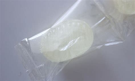 Designer Creates Algae-Based Alternative For Plastic Packaging That Could Save Our Environment