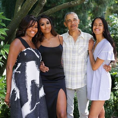 Malia and Sasha Obama Appear in Michelle's "Becoming" Netflix Doc