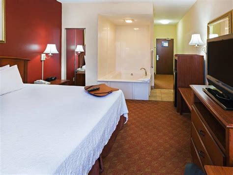 Hampton Inn Paris - Booking.si