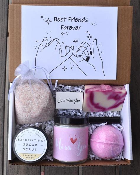 Best Friend Gift Box | Etsy | Best friend christmas gifts, Christmas gifts for friends, Cute ...